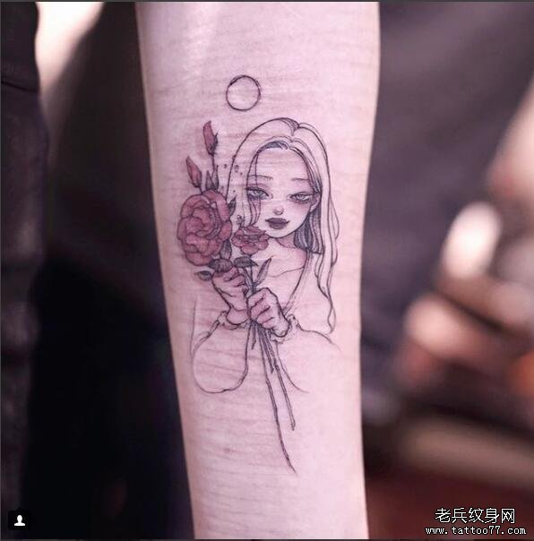 手臂小清新女孩花朵纹身