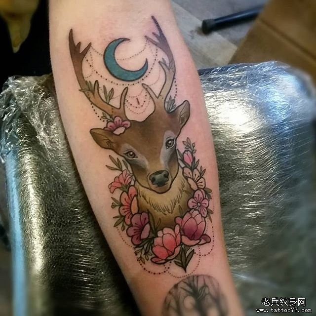 小臂鹿头纹身图案