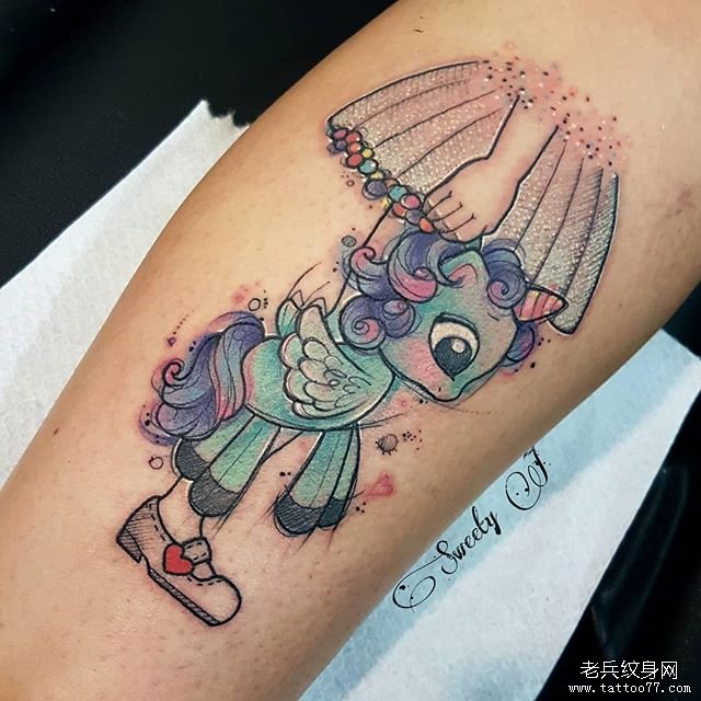 小臂彩色卡通小马纹身图案