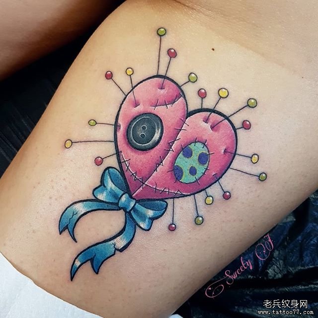 大腿卡通爱心纹身图案