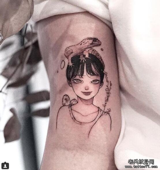 手臂小清新男孩蜥蜴纹身