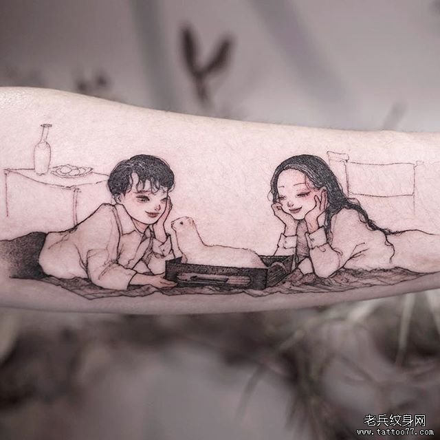 手臂小清新女孩男孩纹身