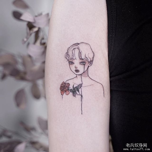 手臂小清新男孩玫瑰纹身