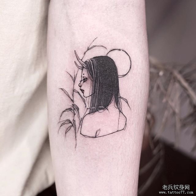 手臂小清新恶魔女孩纹身