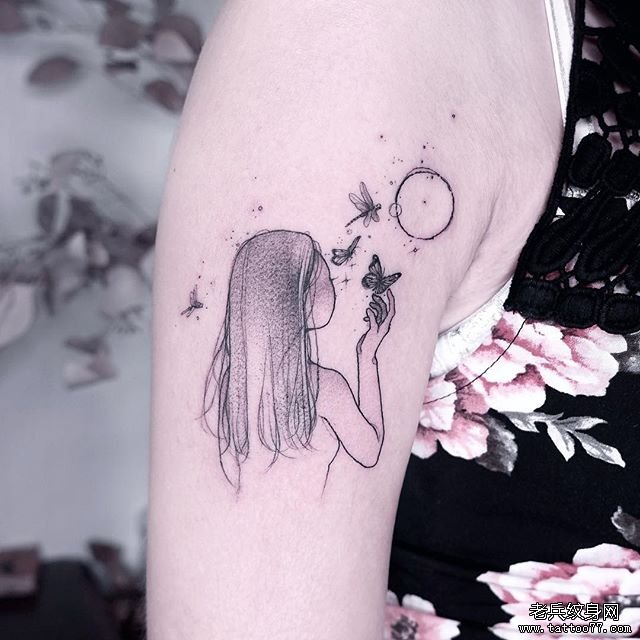 手臂小清新女孩蝴蝶纹身