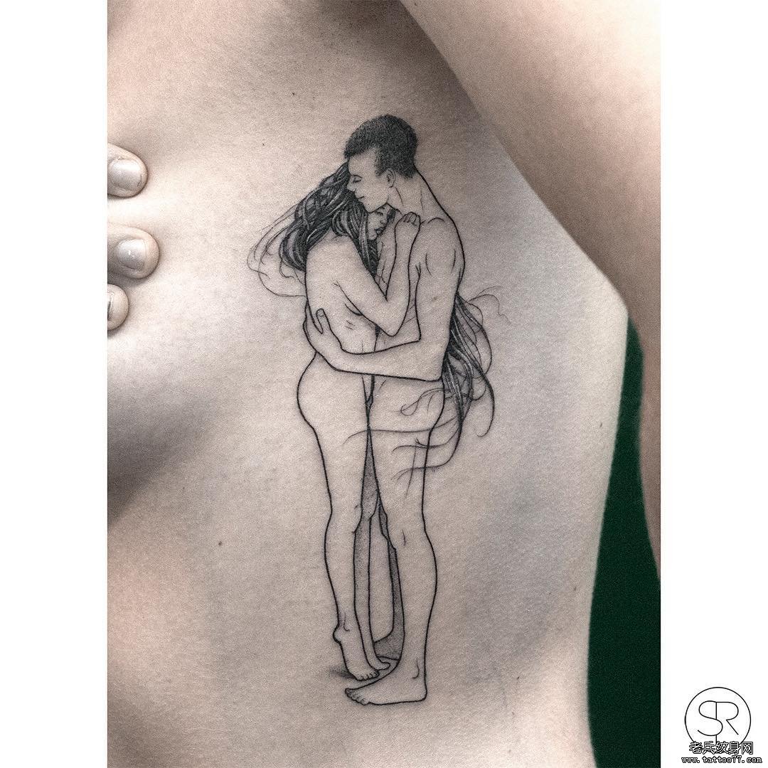 侧腰简约人像文身
