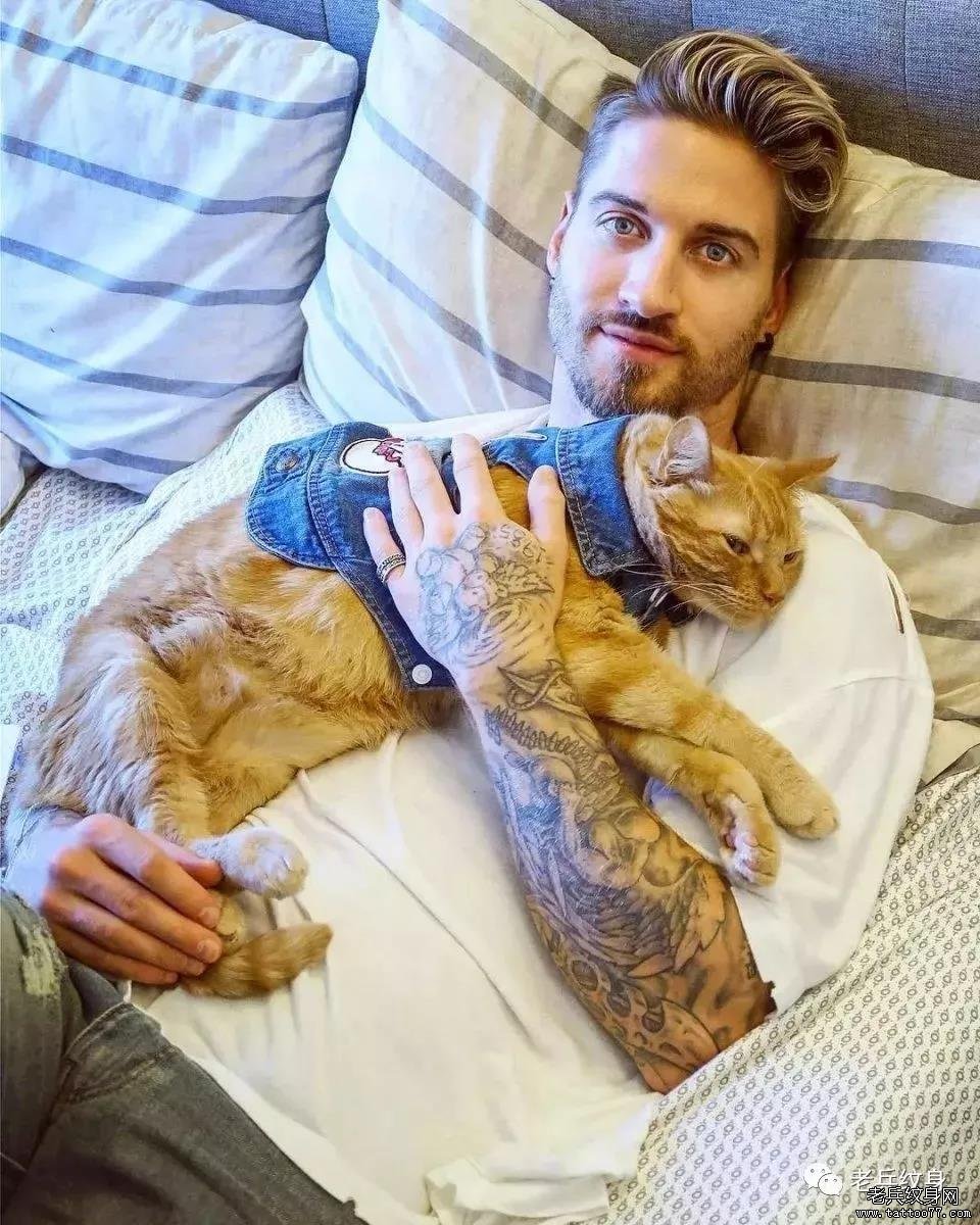 男模 腹肌 爱猫人设，这样的男神谁能抵抗的了？