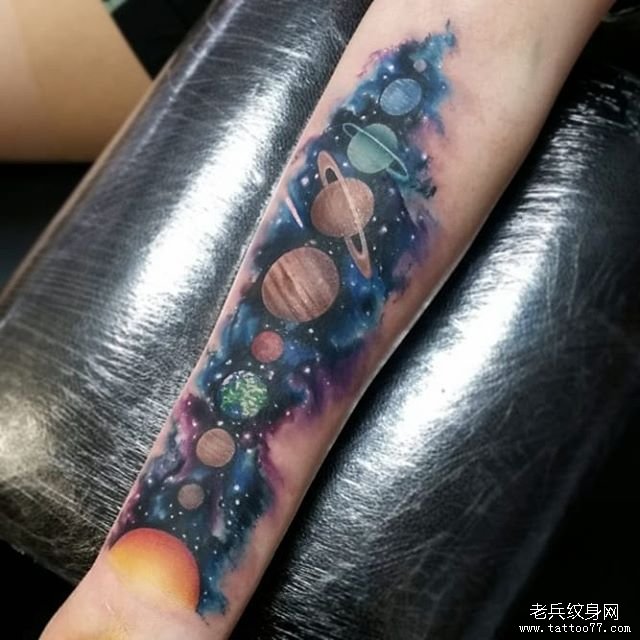 小臂星球星空纹身图案
