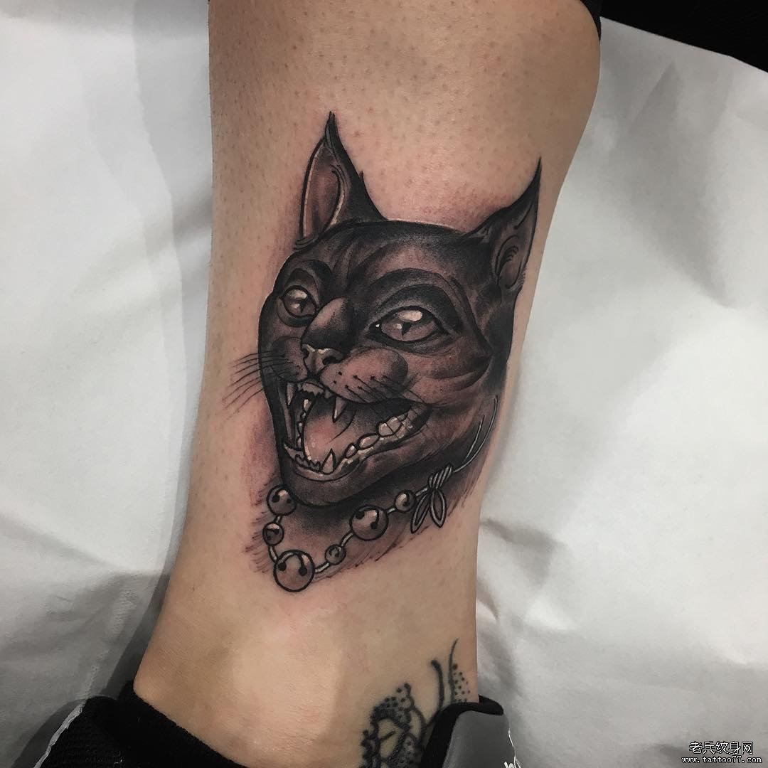 腿部个性黑灰猫咪纹身图案