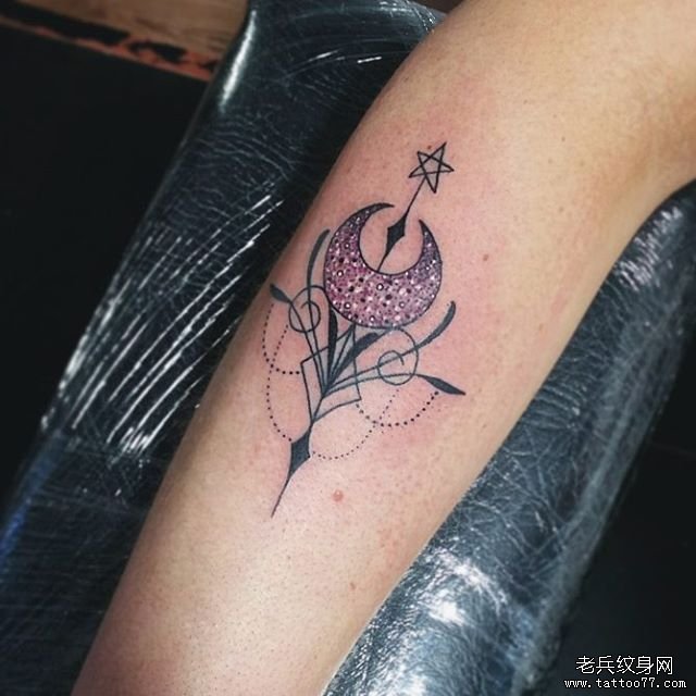 小臂月亮小清新纹身图案