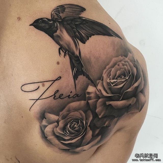 肩膀写实玫瑰燕子纹身图案