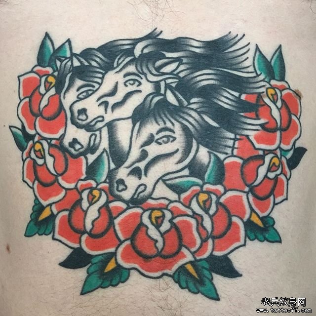 school彩色马纹身图案