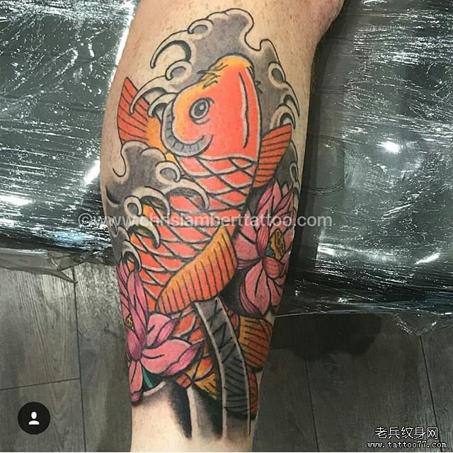 腿部传统鱼纹身图案