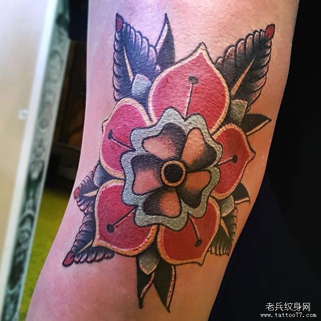 手肘school花纹身图案