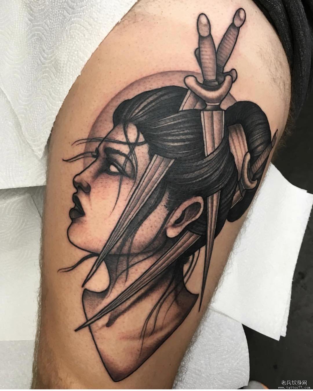 腿部黑灰女郎