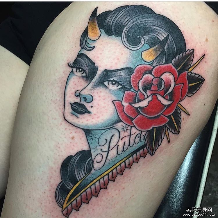 大腿彩色女郎玫瑰花纹身图案