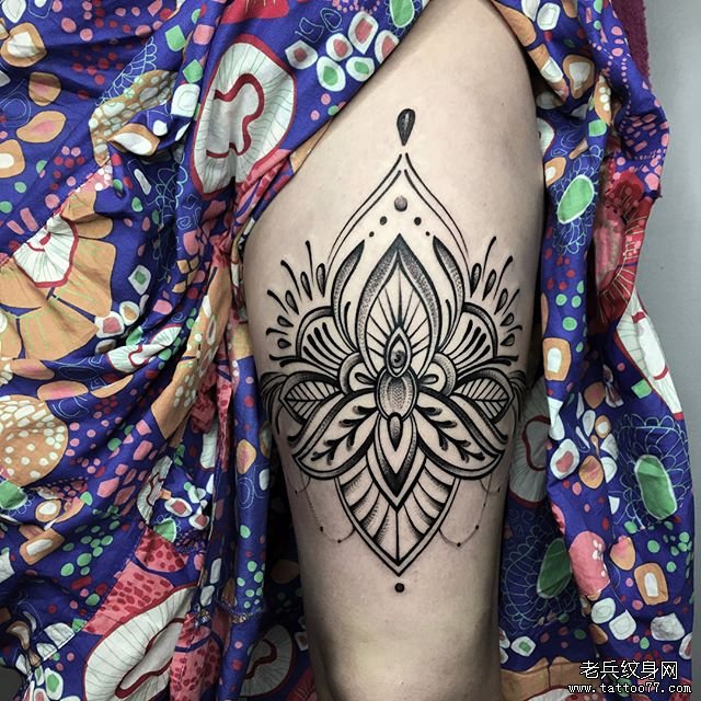 大腿梵花纹身图案