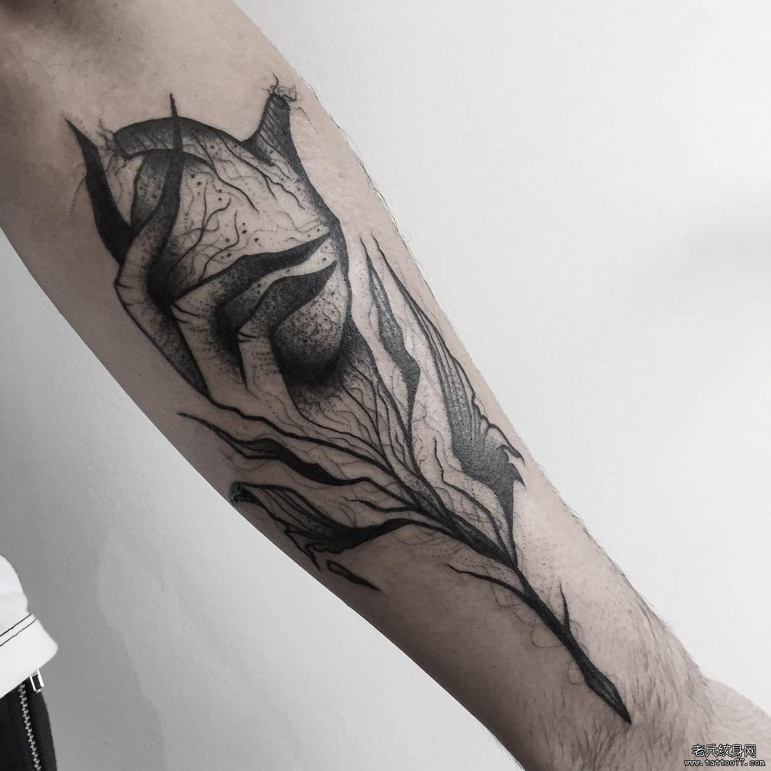 黑灰手心脏tattoo