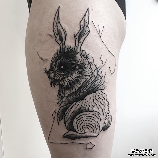 黑灰兔子文身