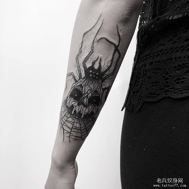 黑灰蜘蛛文身图案