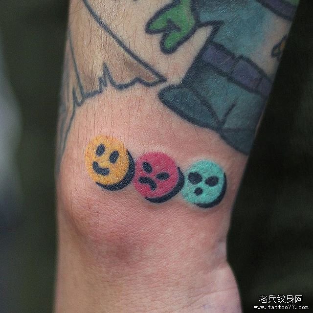 小清新笑脸纹身图案