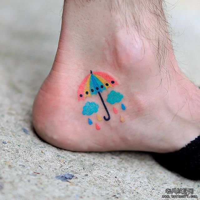小清新雨伞云朵纹身图案