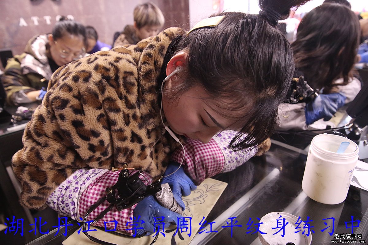 湖北丹江口学员周红平纹身练习中