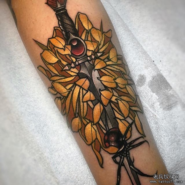 匕首菊花纹身图案