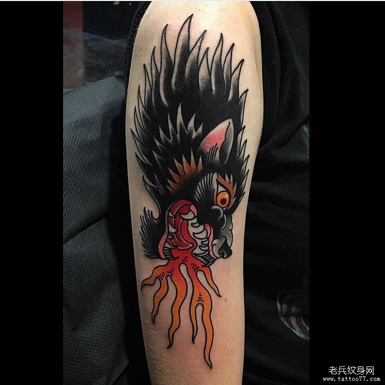 大臂个性狼头纹身图案