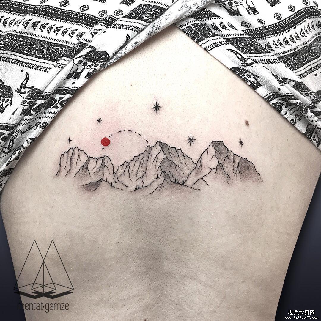 黑灰山风景文身