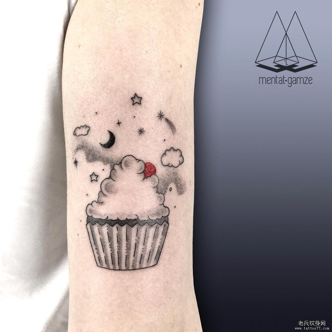 黑灰手臂蛋糕tattoo