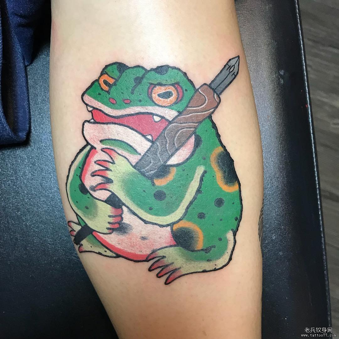 小腿彩色日式青蛙纹身图案