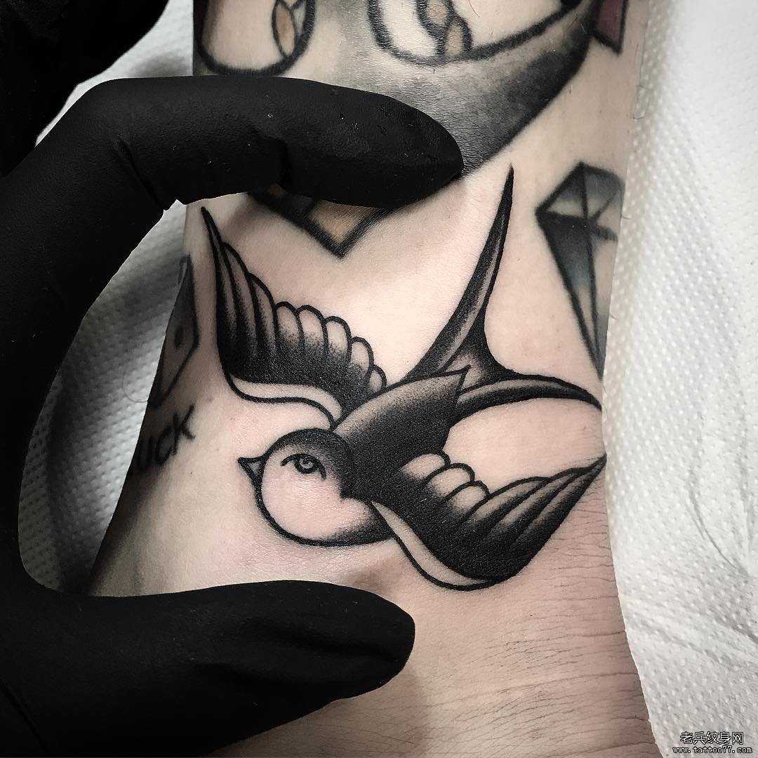 黑灰school燕子纹身图案