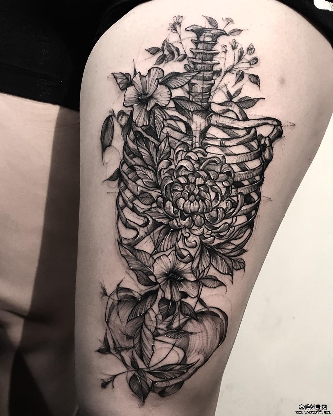 骨架 花卉 大腿文身