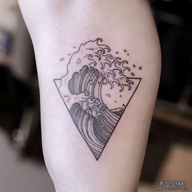 手臂小清新浪纹身