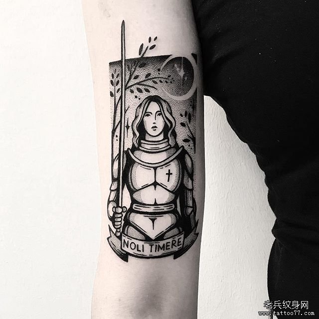 手臂内侧个性女武士纹身图案