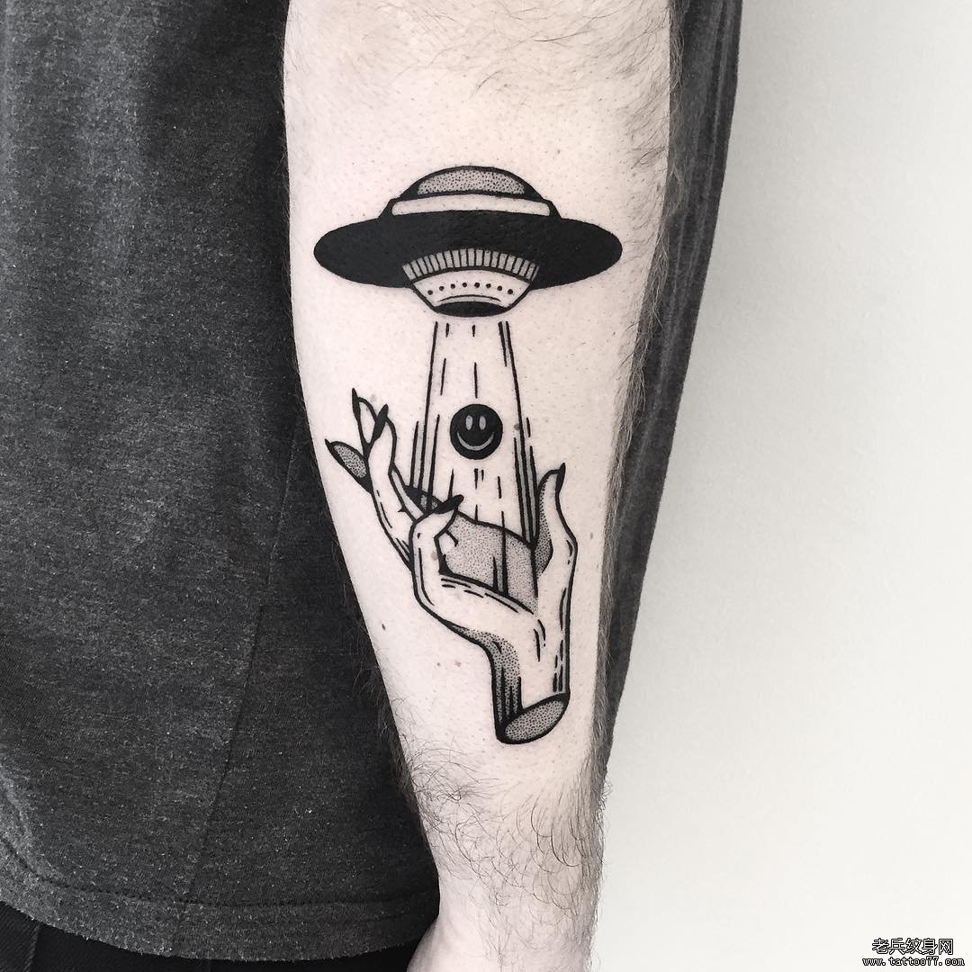 手臂个性手宇宙飞船纹身图案