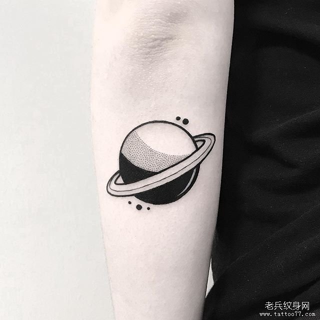 小臂极简星球纹身