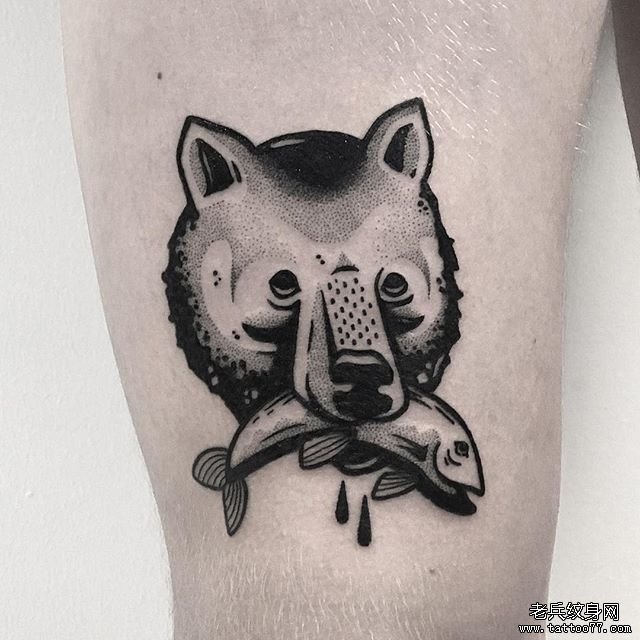 腿部个性熊纹身图案