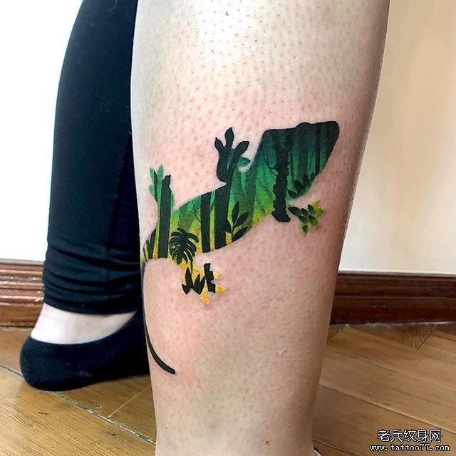 腿部彩色个性抽象壁虎纹身图案