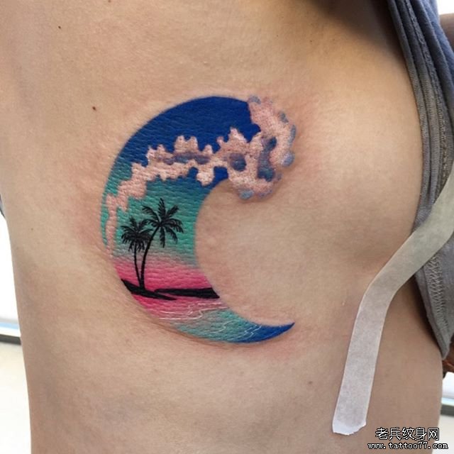 侧腰个性日式彩色海浪纹身