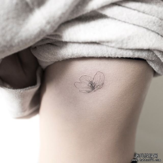 侧腰 花卉 小清新纹身