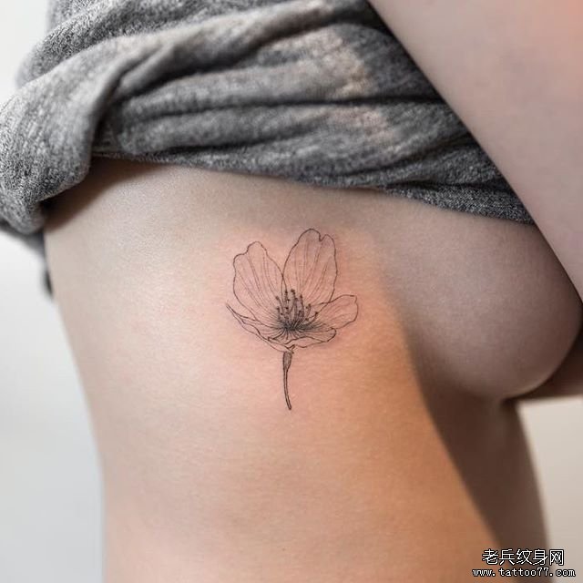 侧腰 花卉 小清新文身