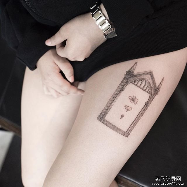 大腿 窗户 花卉tattoo