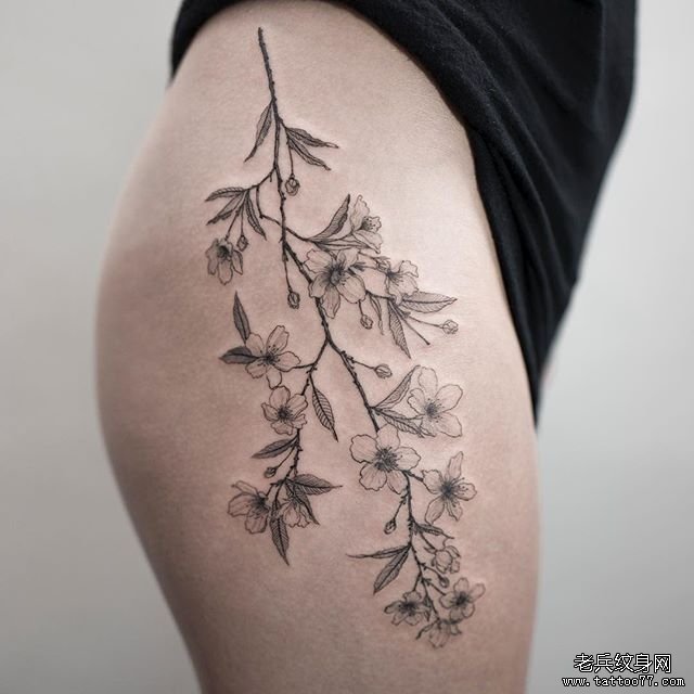 大腿 花卉文身