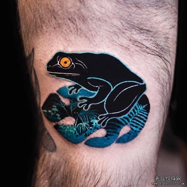 手臂彩色青蛙纹身图案