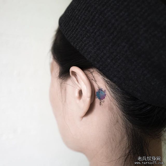 耳后 泼墨文身