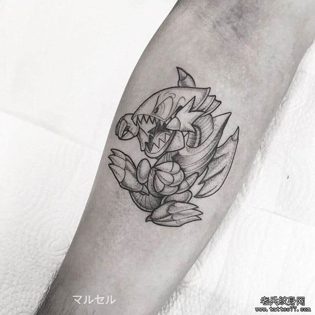 手臂简恐龙纹身