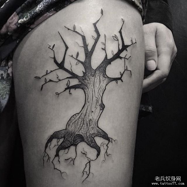 个性枯树纹身图案