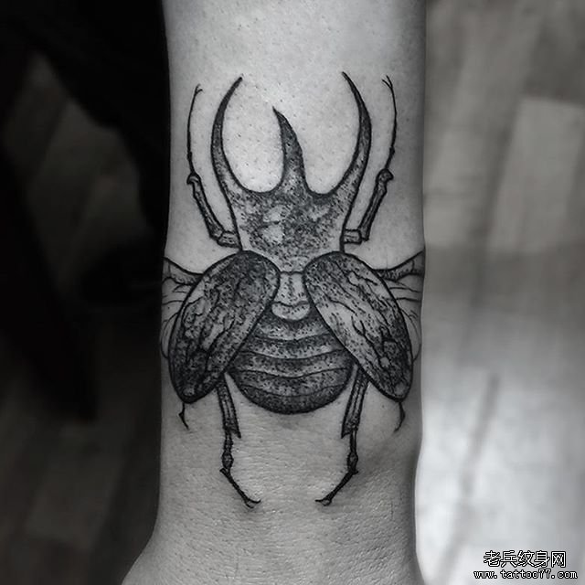 个性暗黑昆虫纹身图案